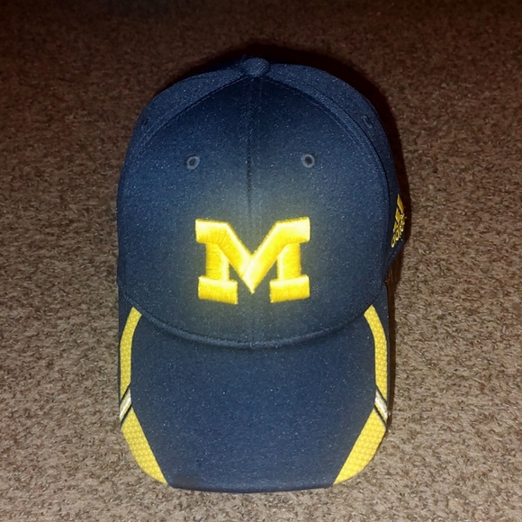 Adidas University of Michigan Wolverines Embroidered Flexfit Baseball Hat L/XL